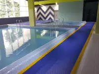Противоскользящее резиновое покрытие для бассейна